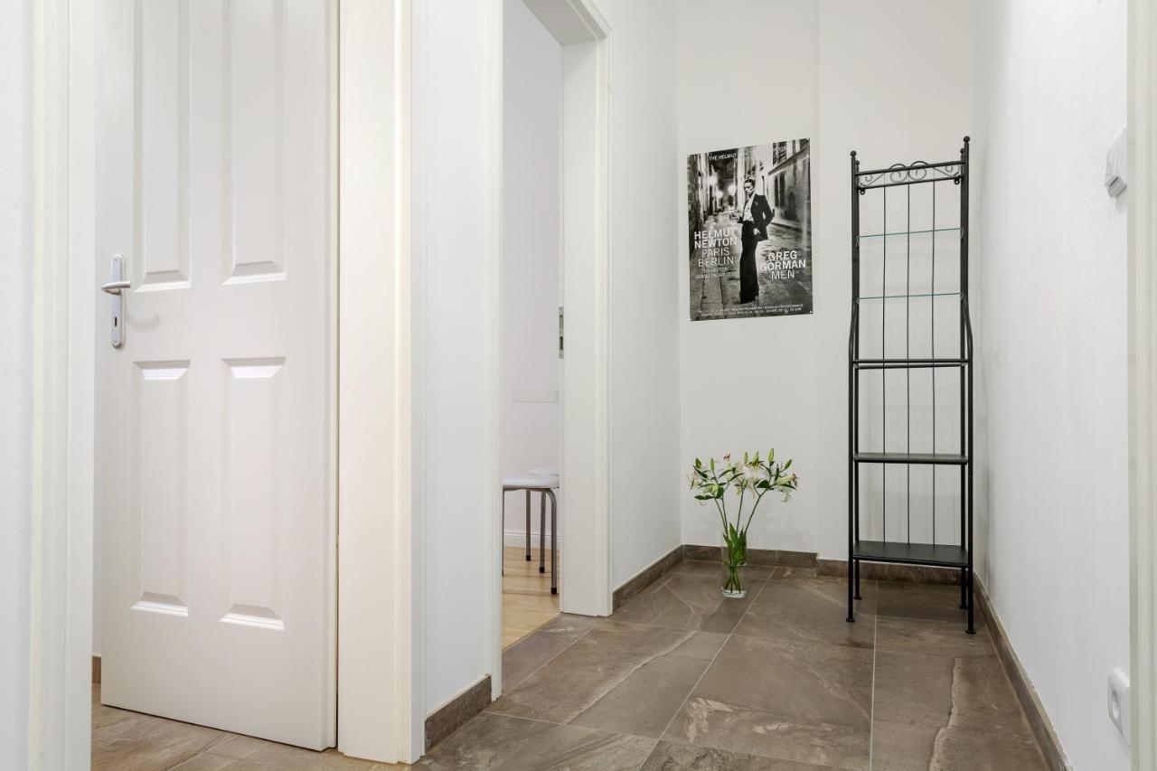 Newton-Appartement Mit 3 Schlafzimmern Берлин Экстерьер фото