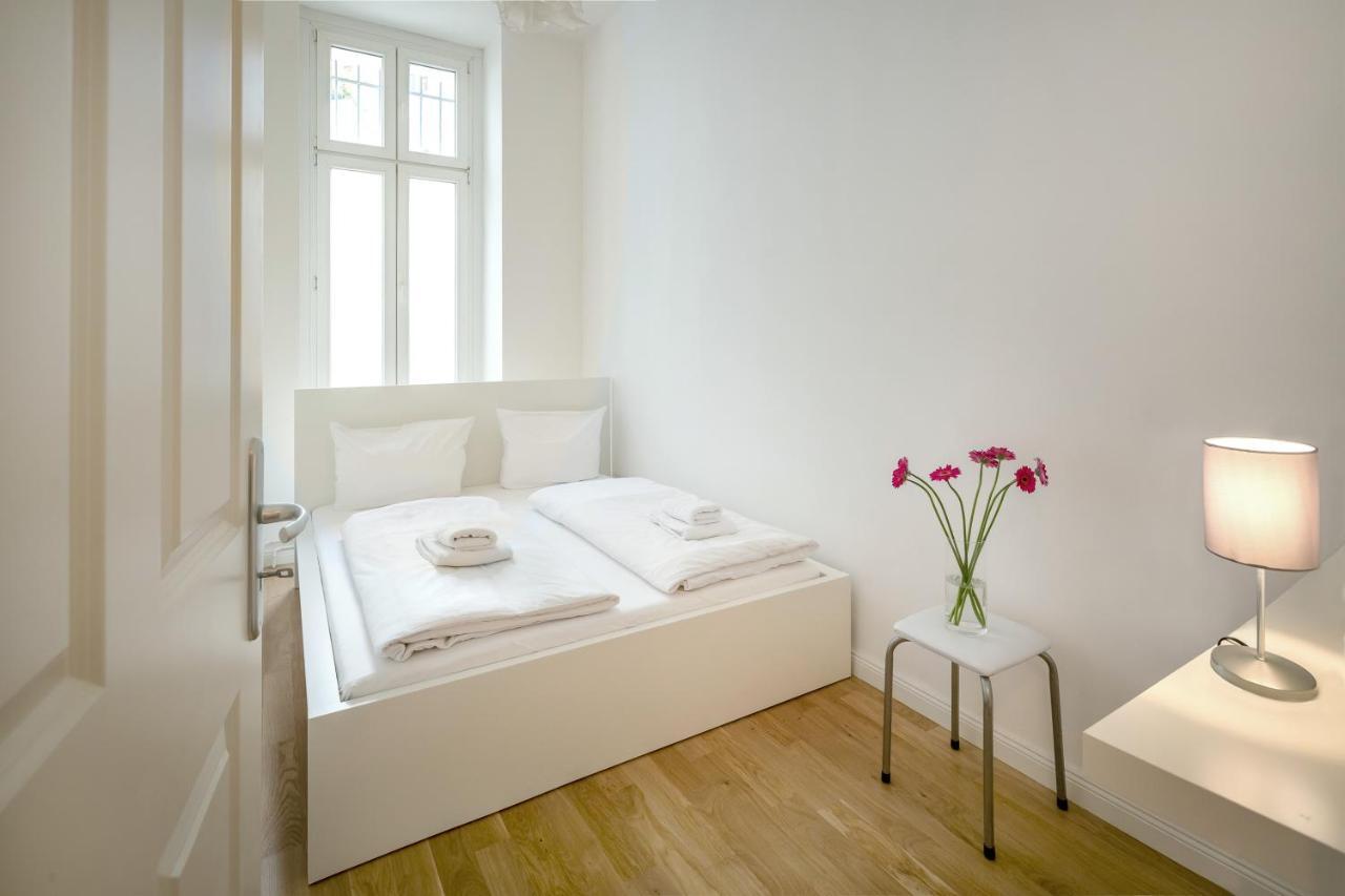 Newton-Appartement Mit 3 Schlafzimmern Берлин Экстерьер фото