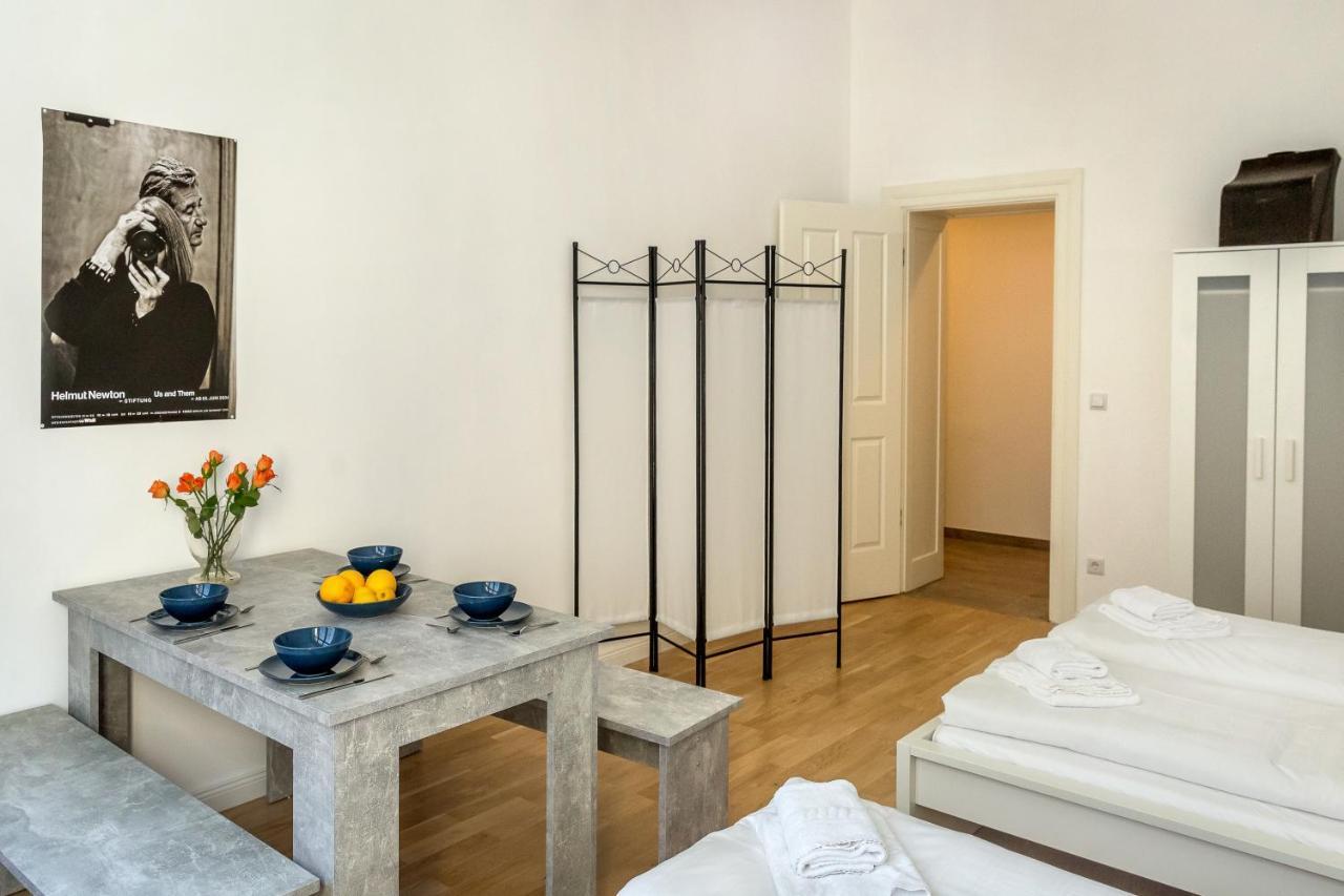 Newton-Appartement Mit 3 Schlafzimmern Берлин Экстерьер фото