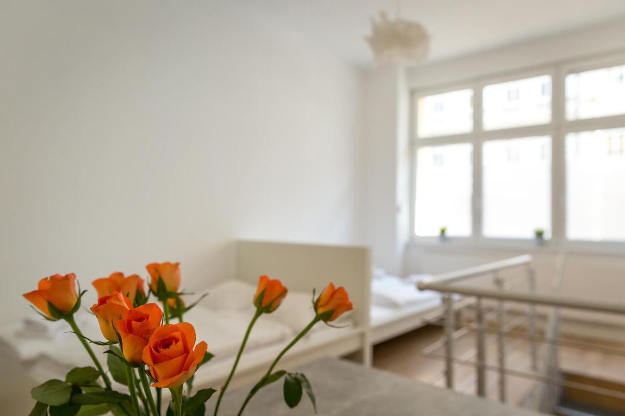 Newton-Appartement Mit 3 Schlafzimmern Берлин Экстерьер фото
